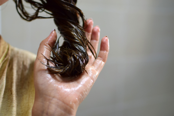 oil bath for dry hair