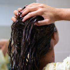 Nourish your hair with an oil bath (prepoo)